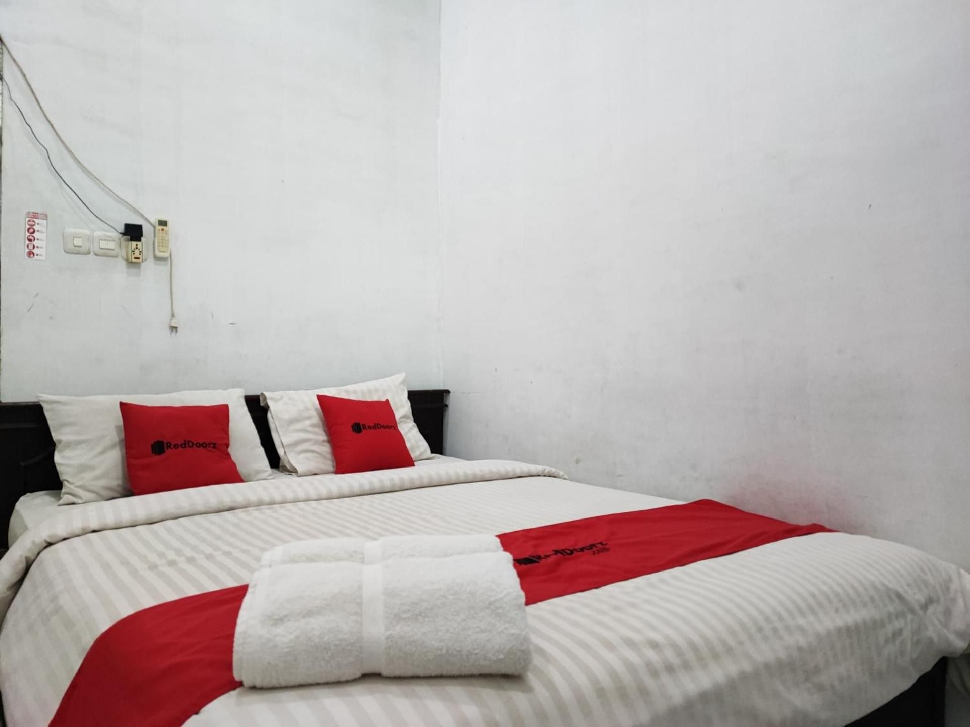 RedDoorz Room