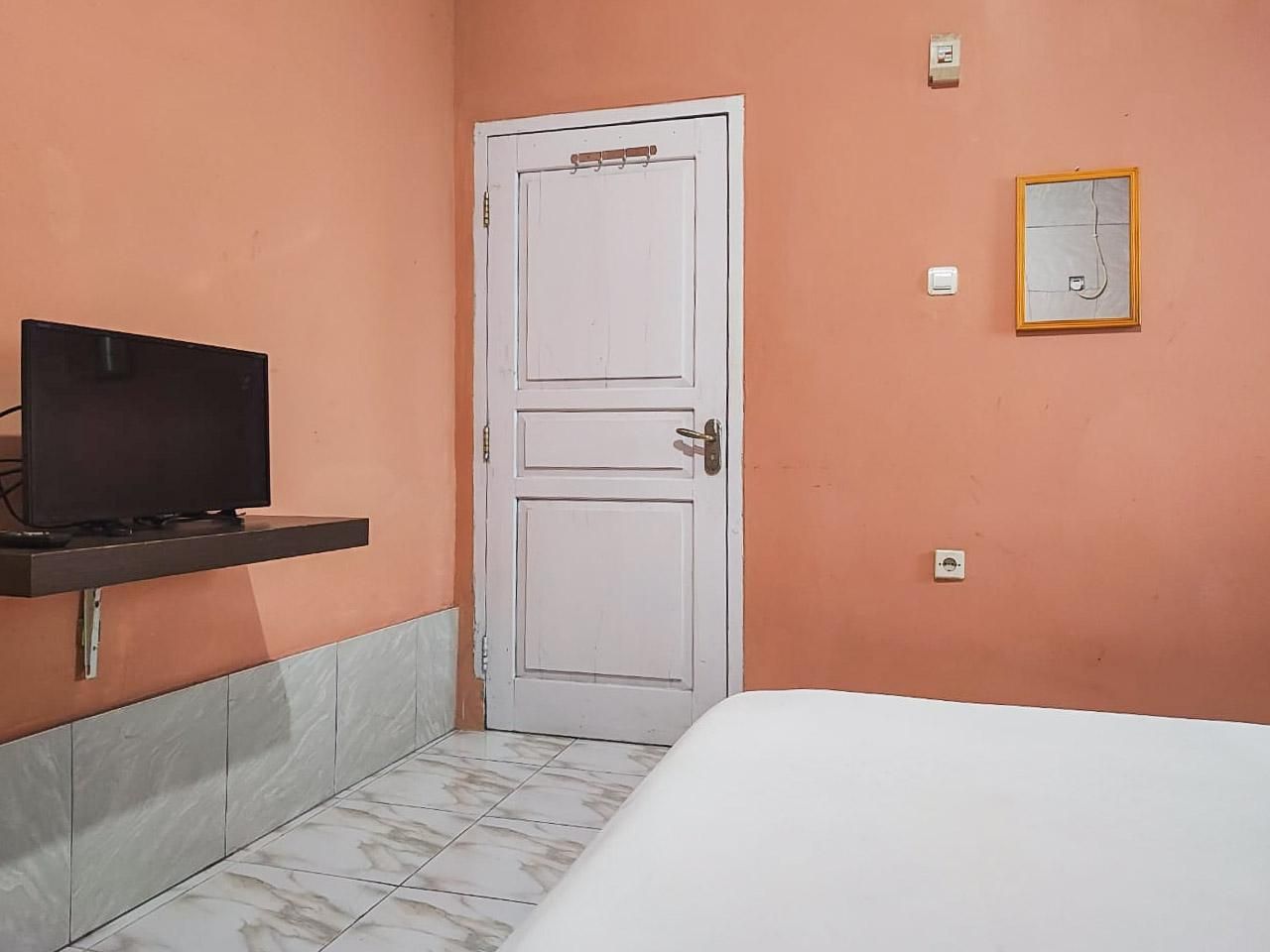 RedDoorz Room