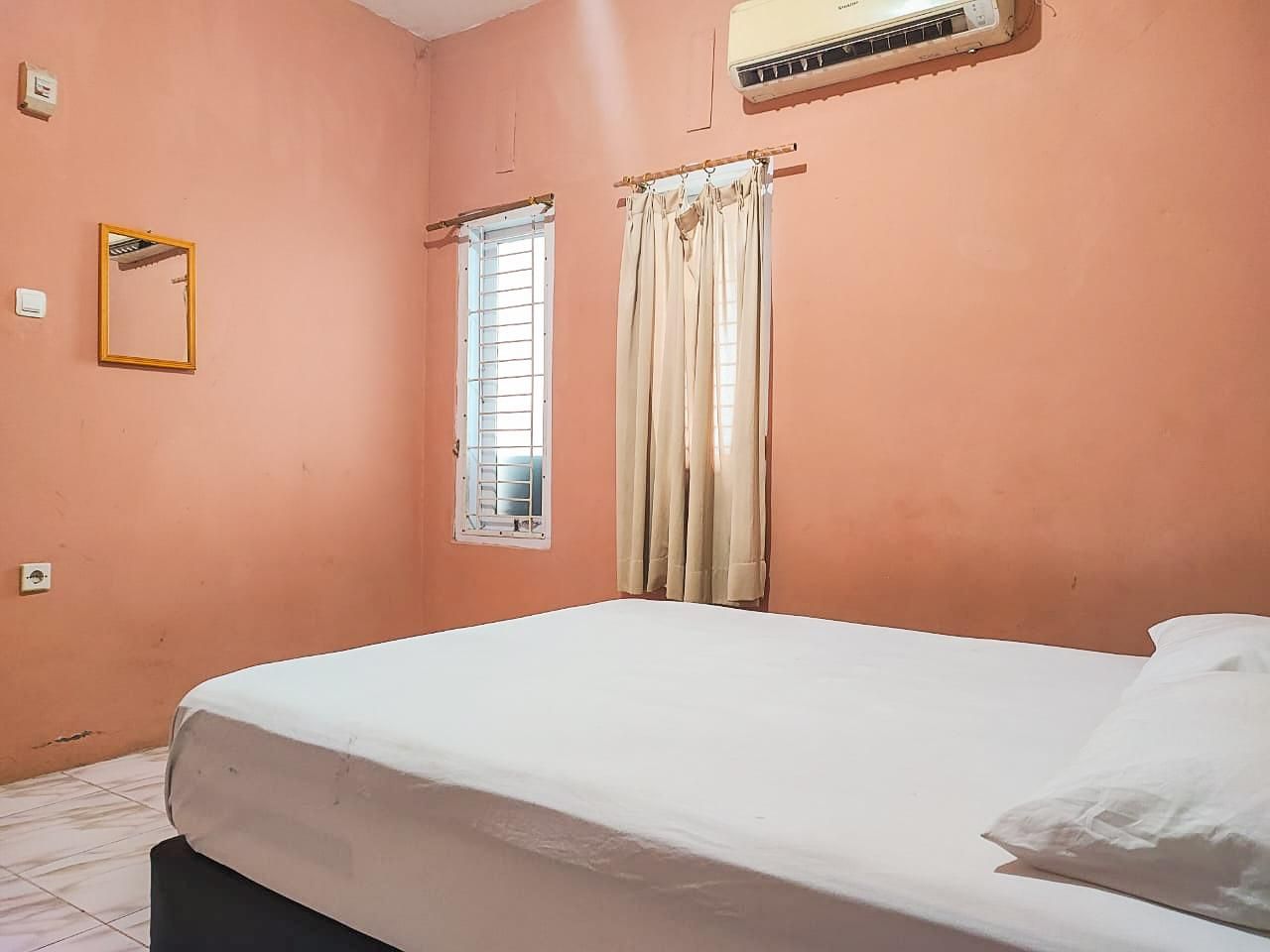 RedDoorz Room