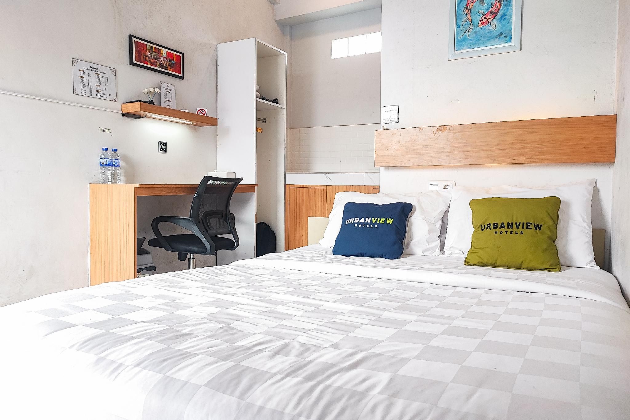 Urbanview Hotel Syariah @ Waskita Residence Telanaipura Superior Room