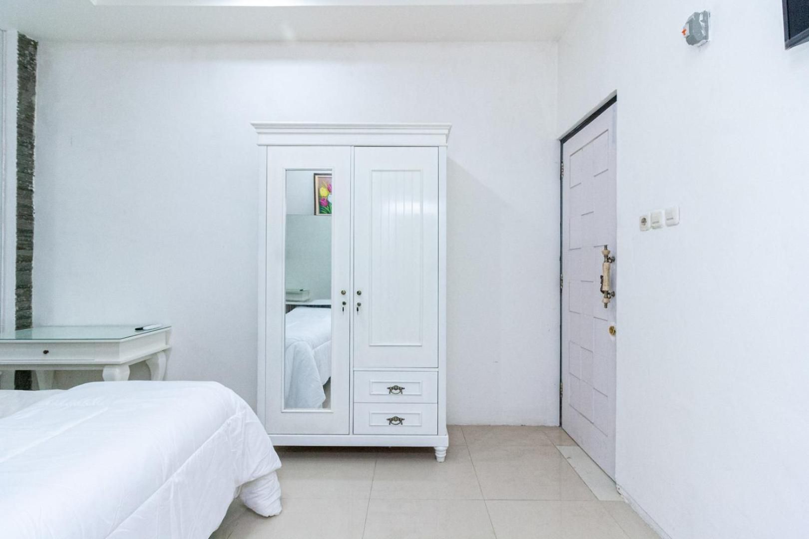 Urbanview Daniela Jambi by RedDoorz Budget Double Room 3