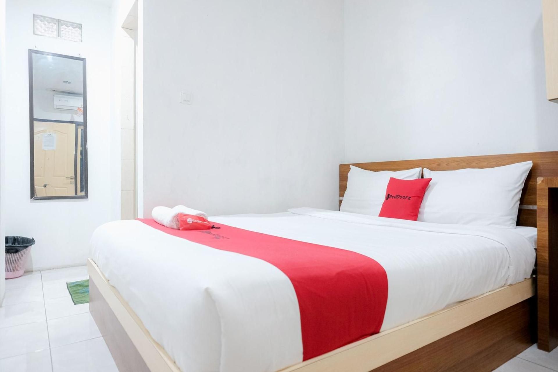 RedDoorz Room