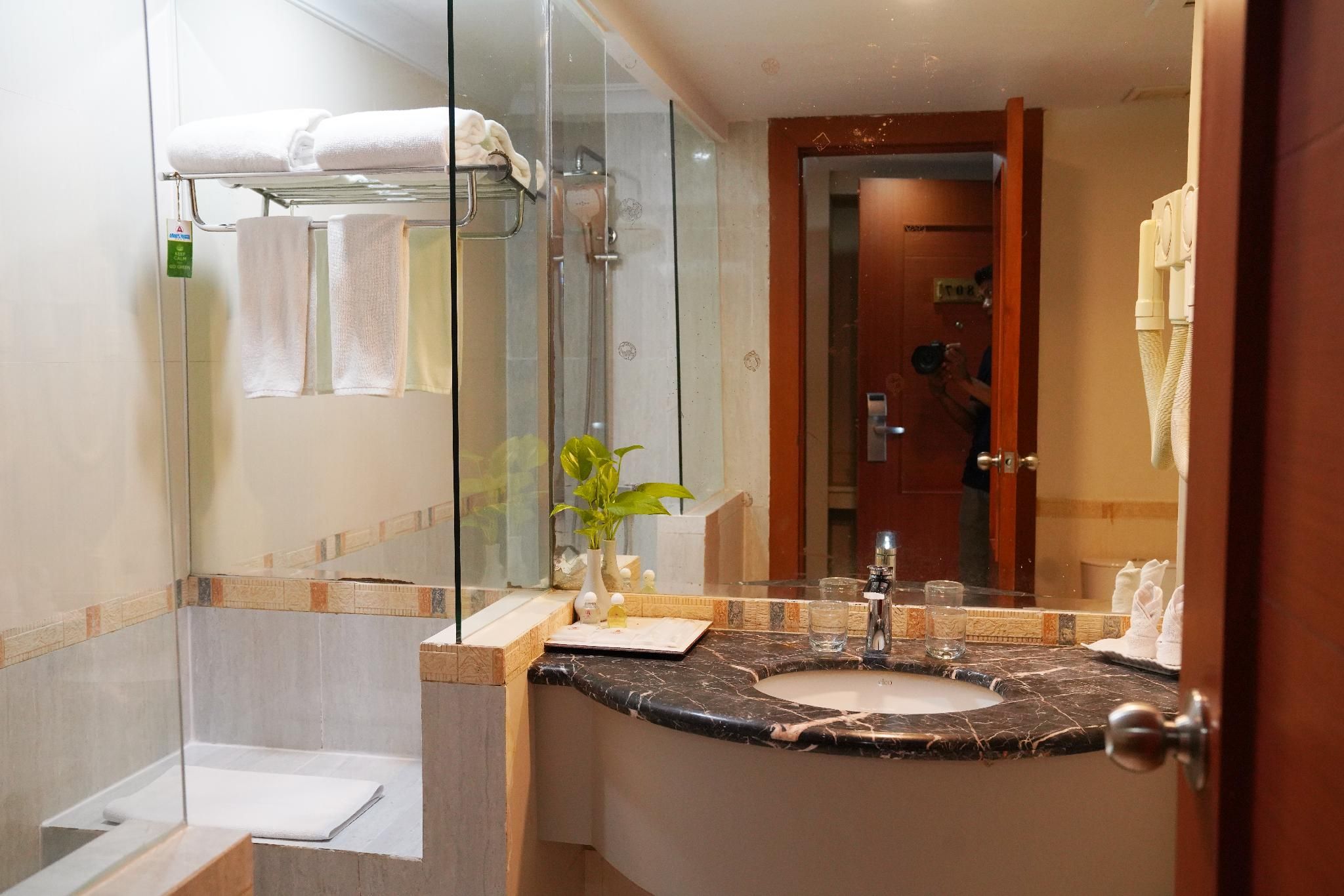 Abadi Suite Hotel & Tower Jambi Deluxe Room 3