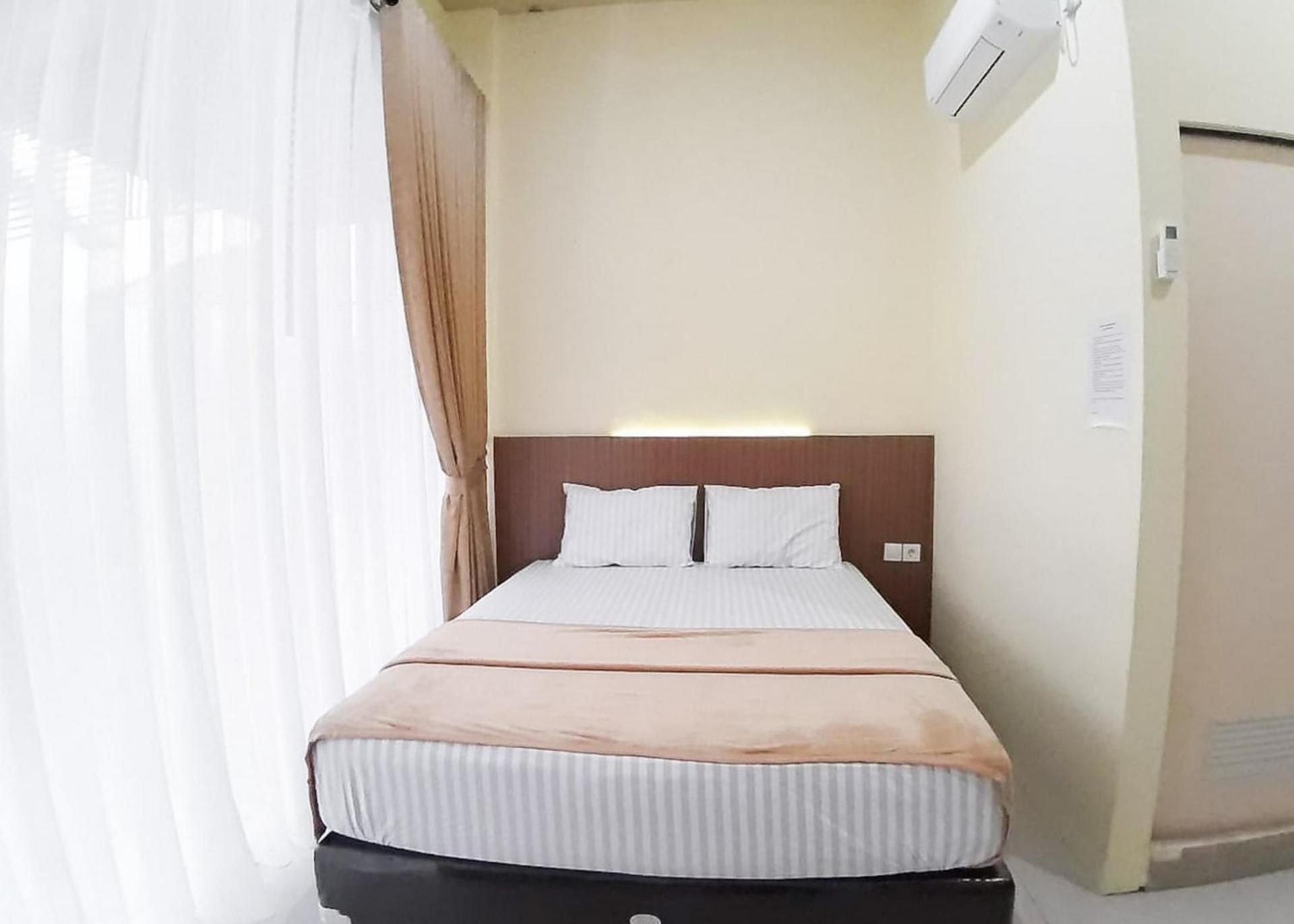 RedDoorz Room