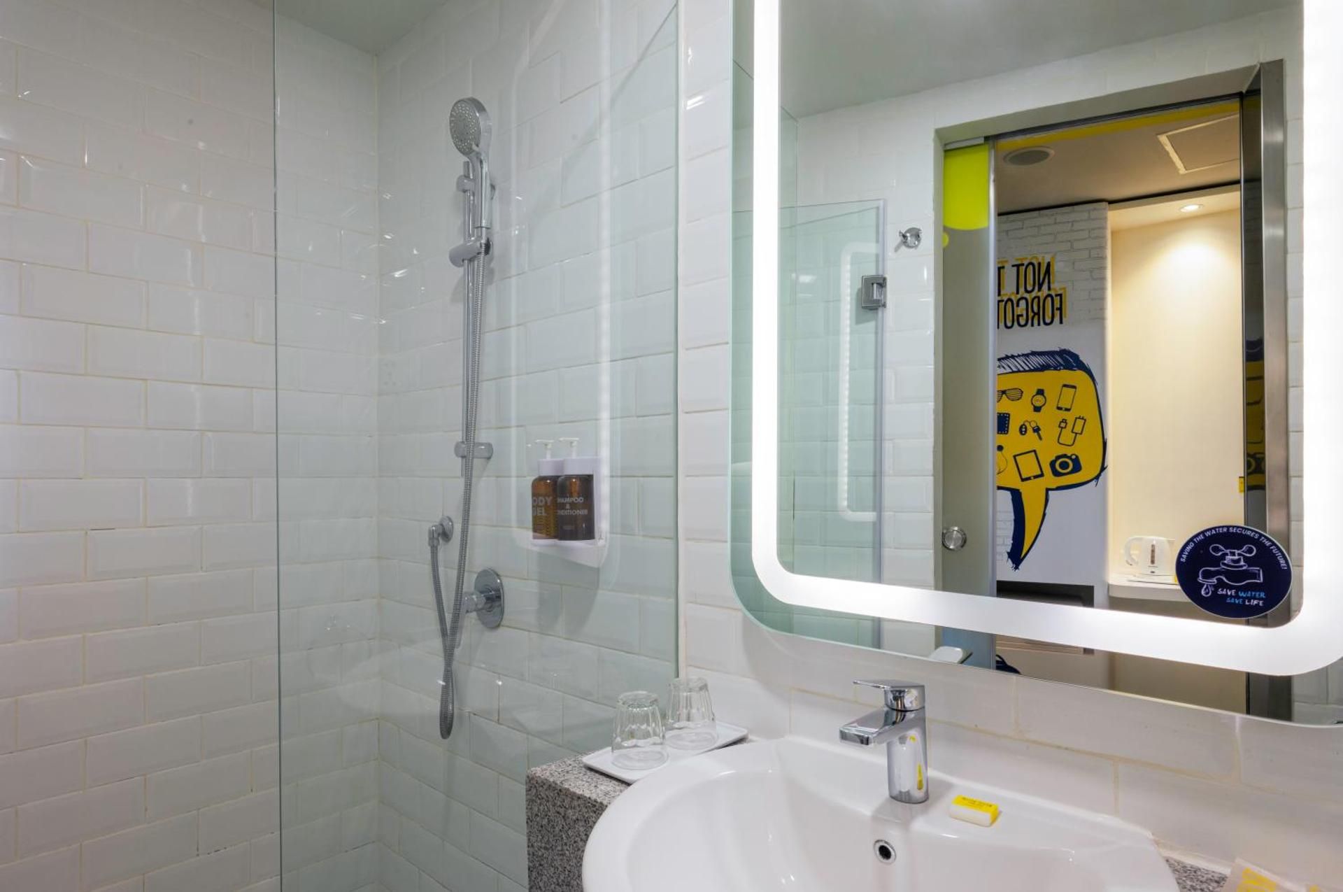 YELLO Hotel Jambi Yello Room 3