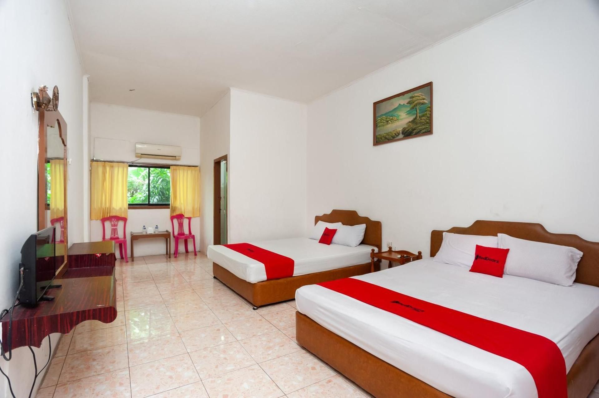 RedDoorz Room