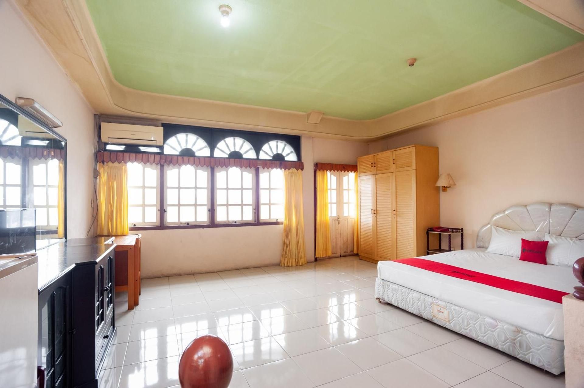 RedDoorz Suite