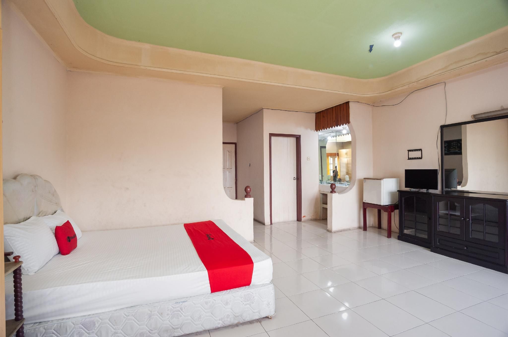 RedDoorz Suite