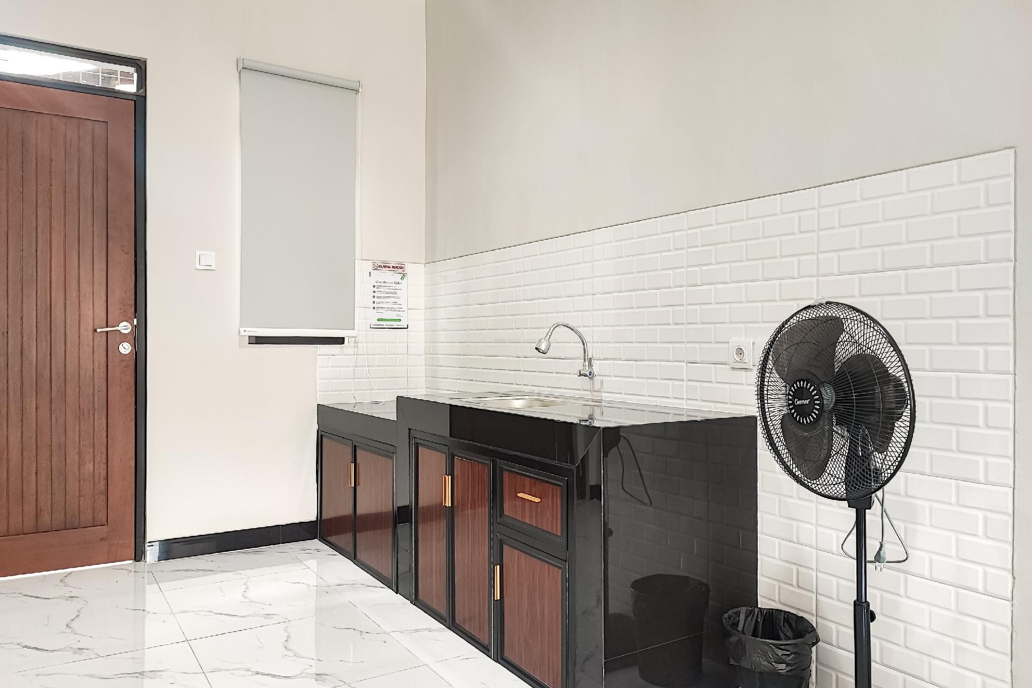 Urbanview Hotel @ Pesona Guest House Jambi Suite Room