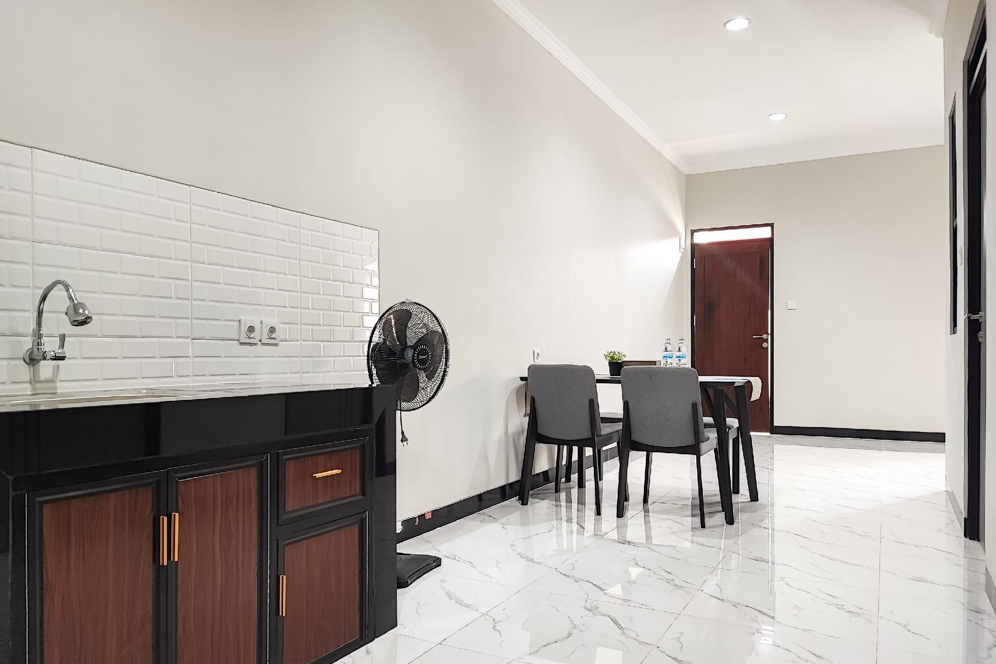 Urbanview Hotel @ Pesona Guest House Jambi Suite Room 3