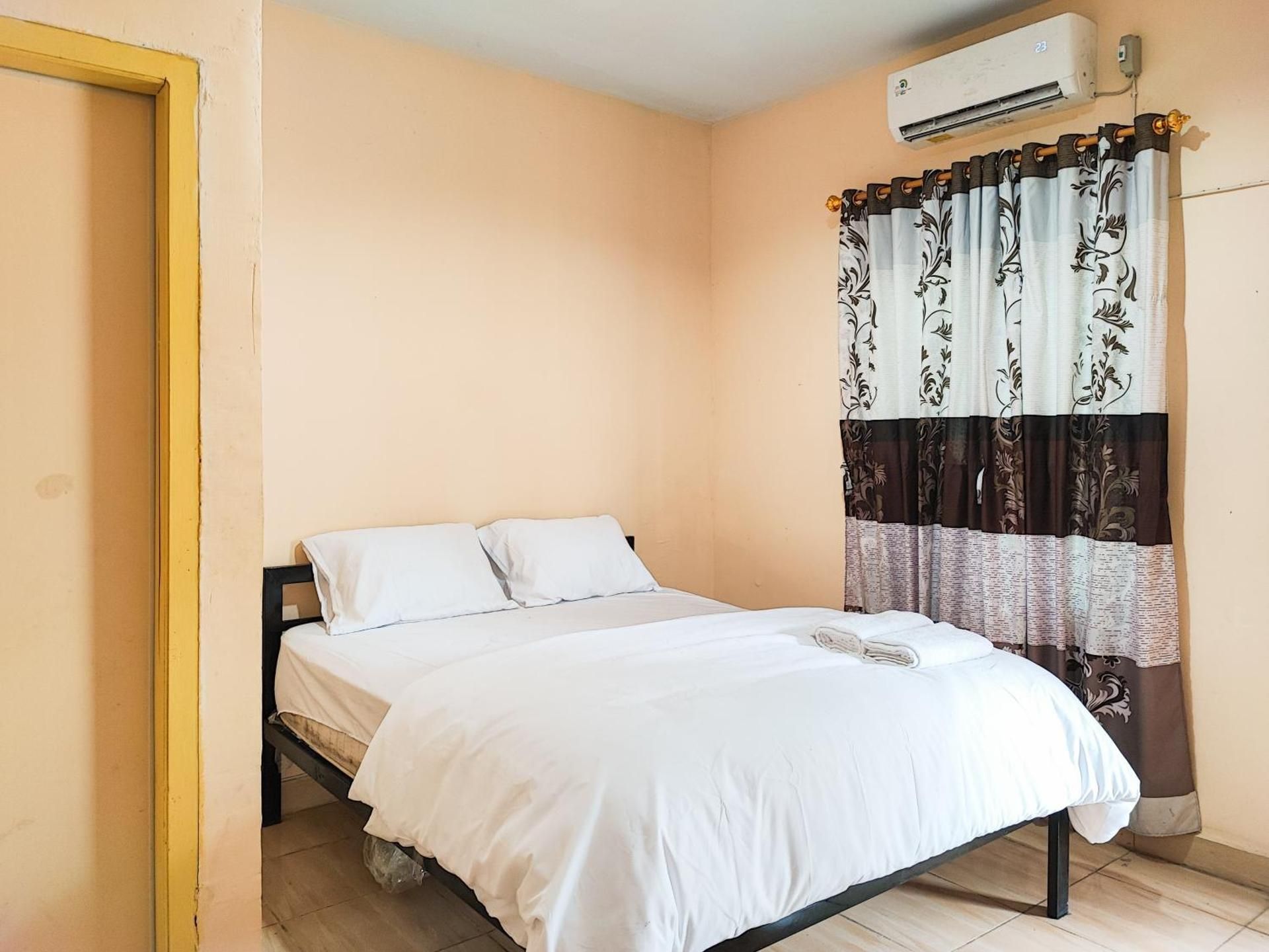RedDoorz Room