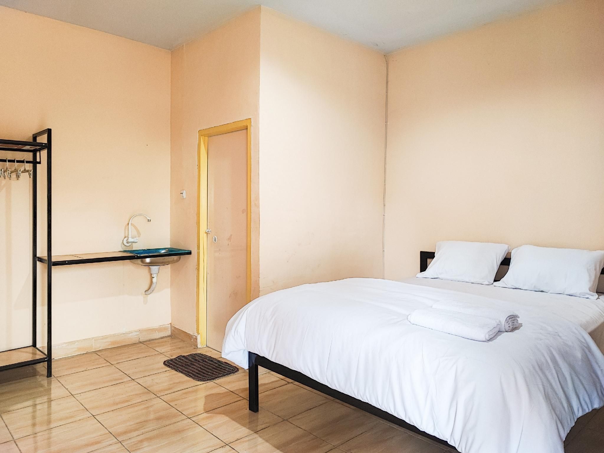 RedDoorz Room