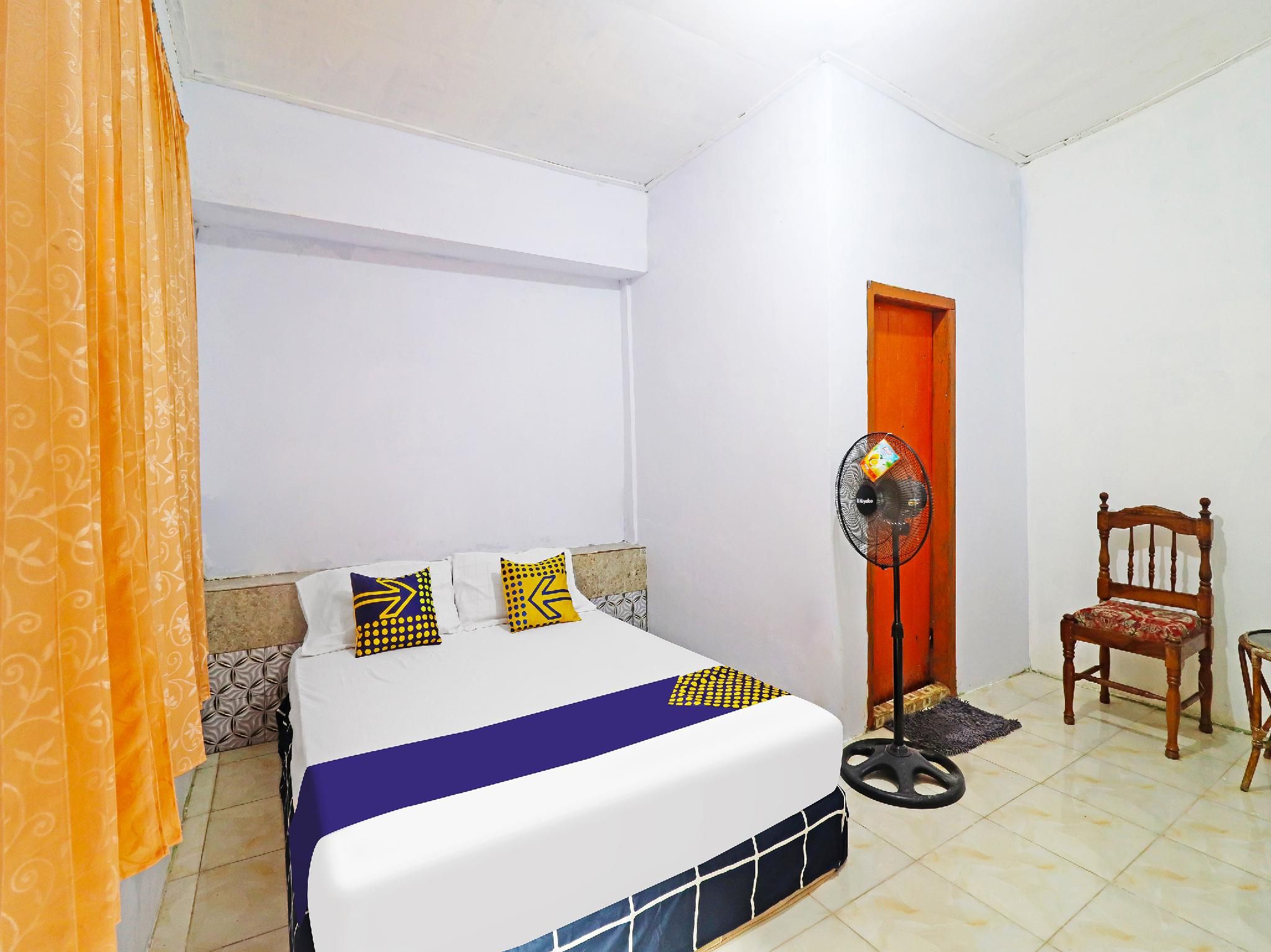 SPOT ON Room without Air Conditioning