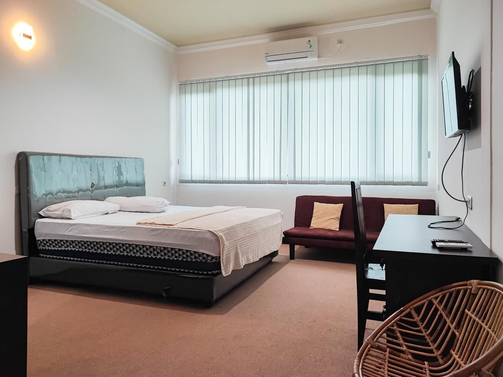 RedDoorz Plus Syariah near Simpang Rimbo Jambi Superior Room