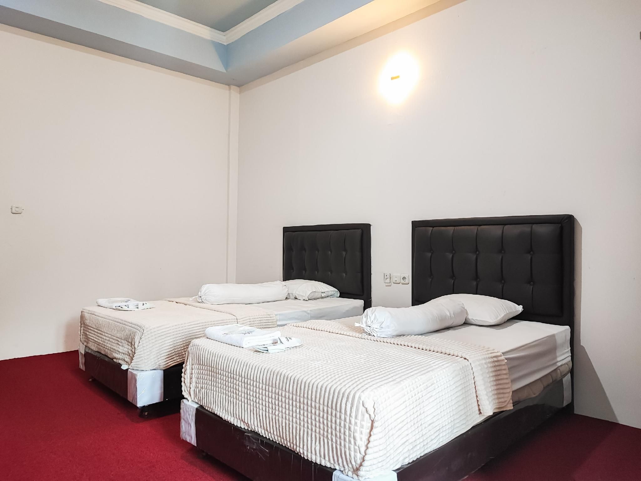 RedDoorz Plus Syariah near Simpang Rimbo Jambi Twin Room A 2