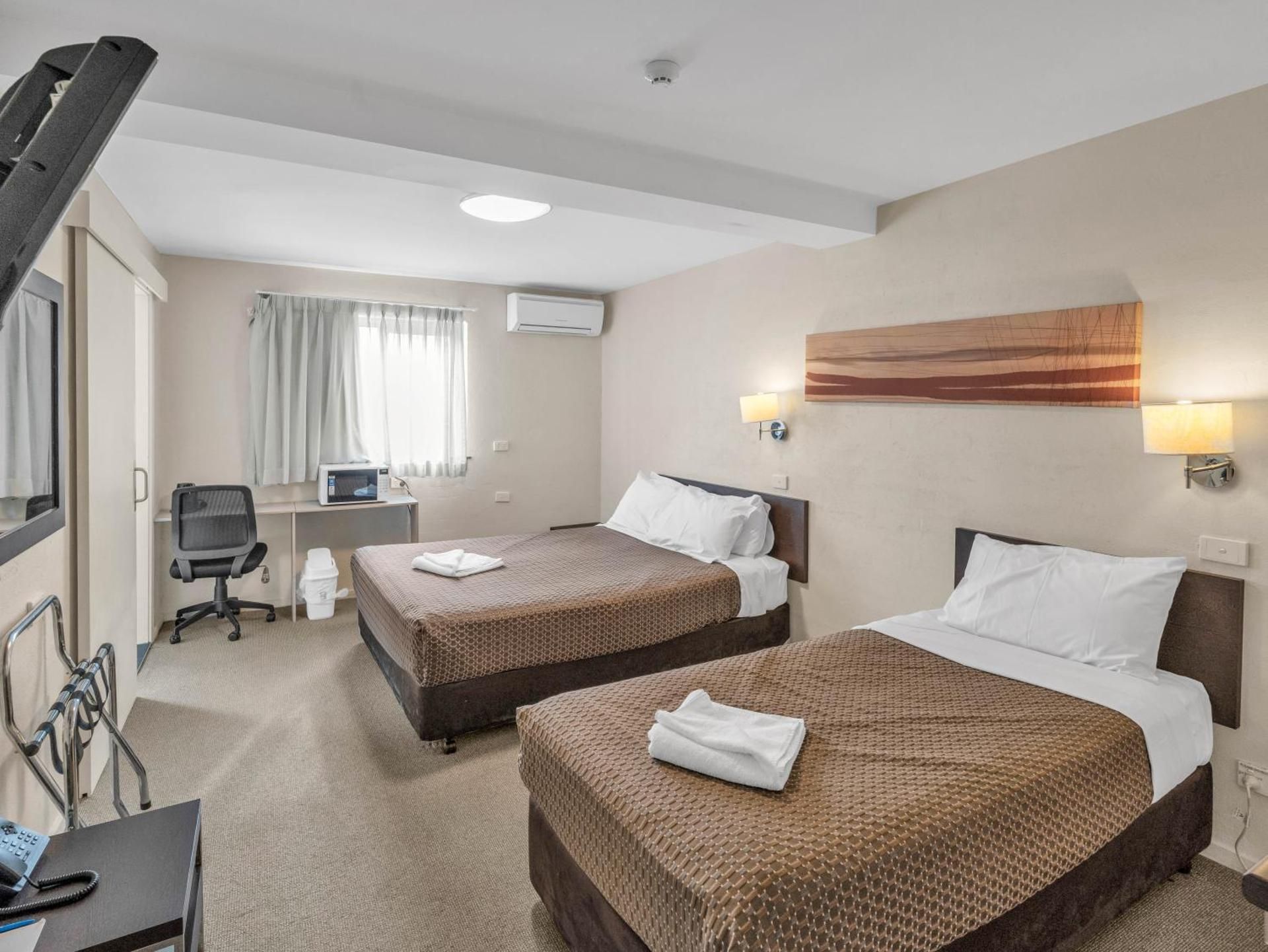 Superior Queen Room with Single Bed