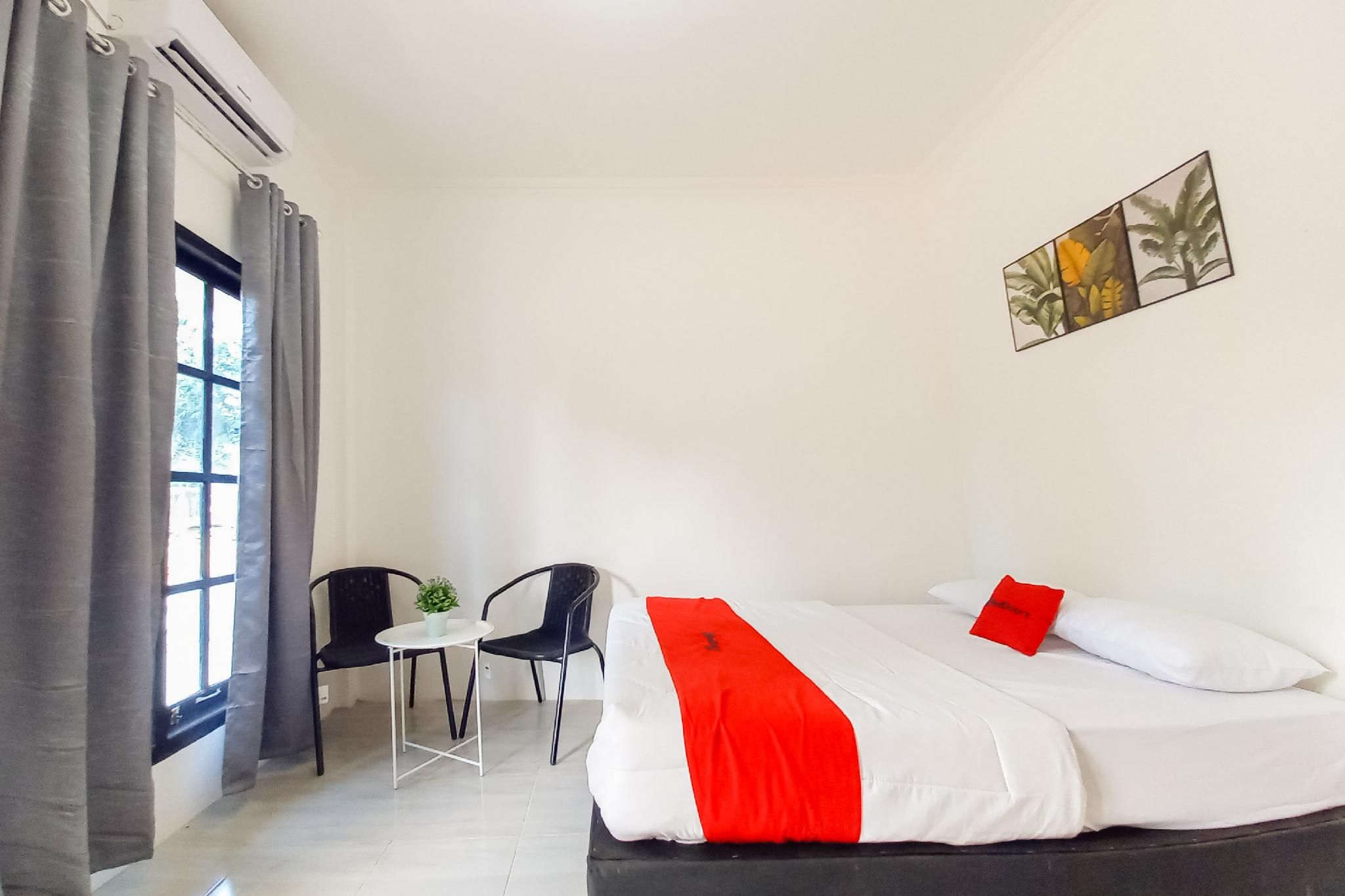 RedDoorz Room