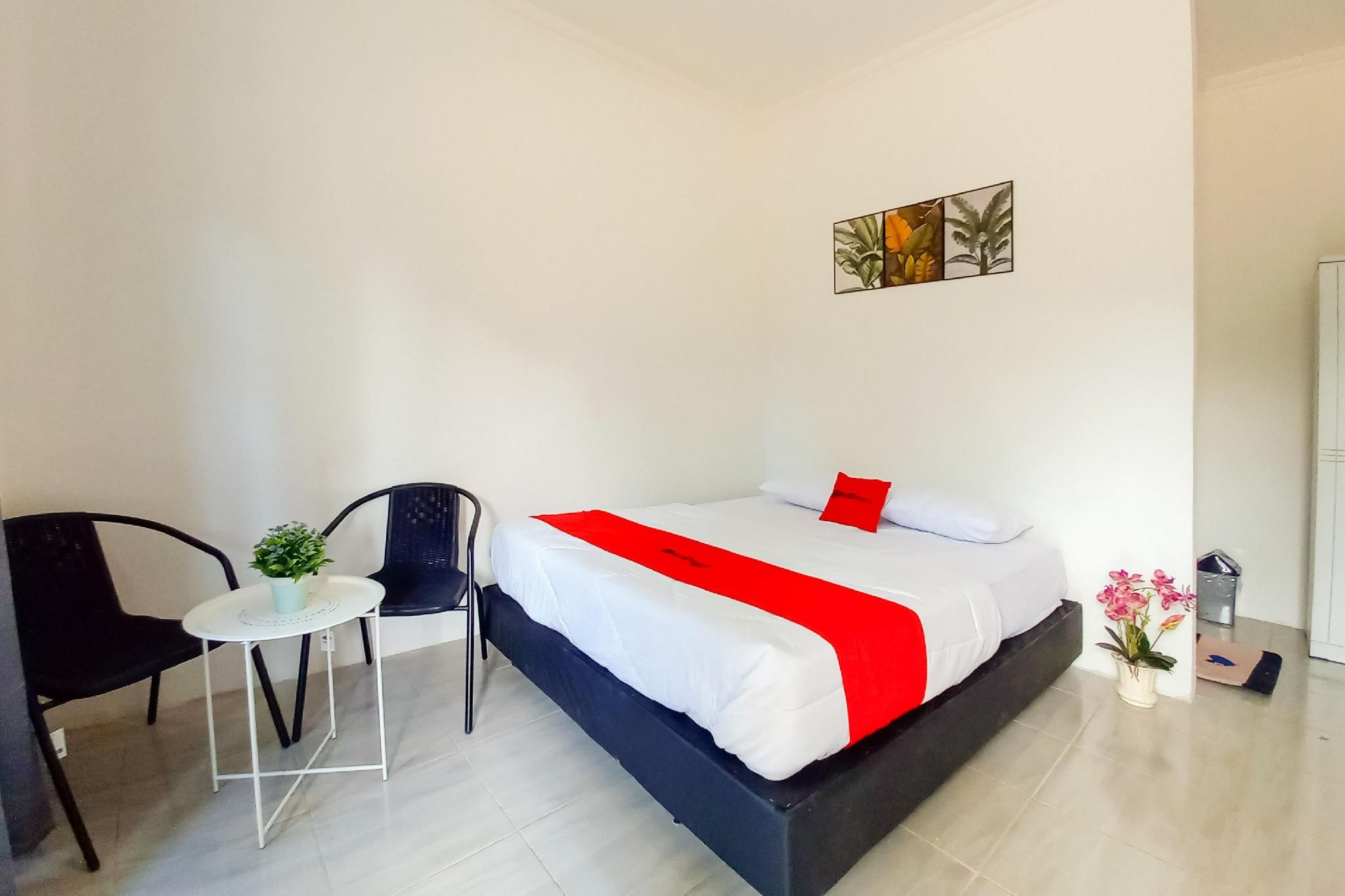 RedDoorz Room