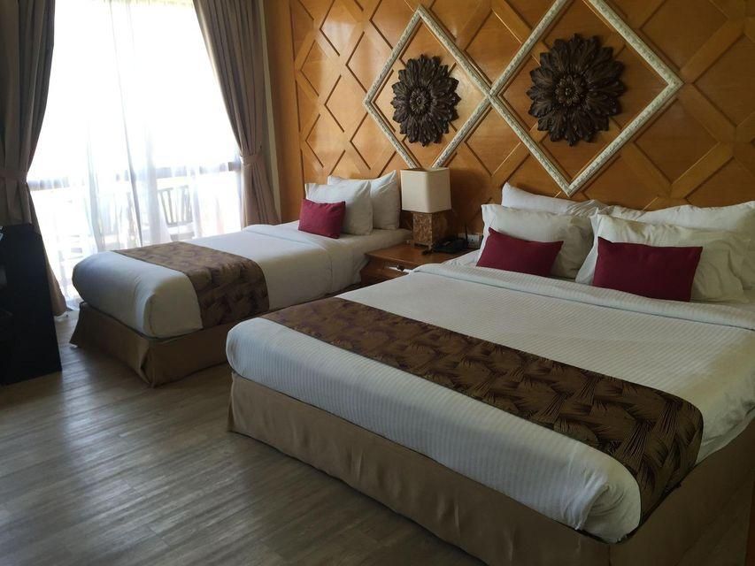 Junior Chalet with Shore View