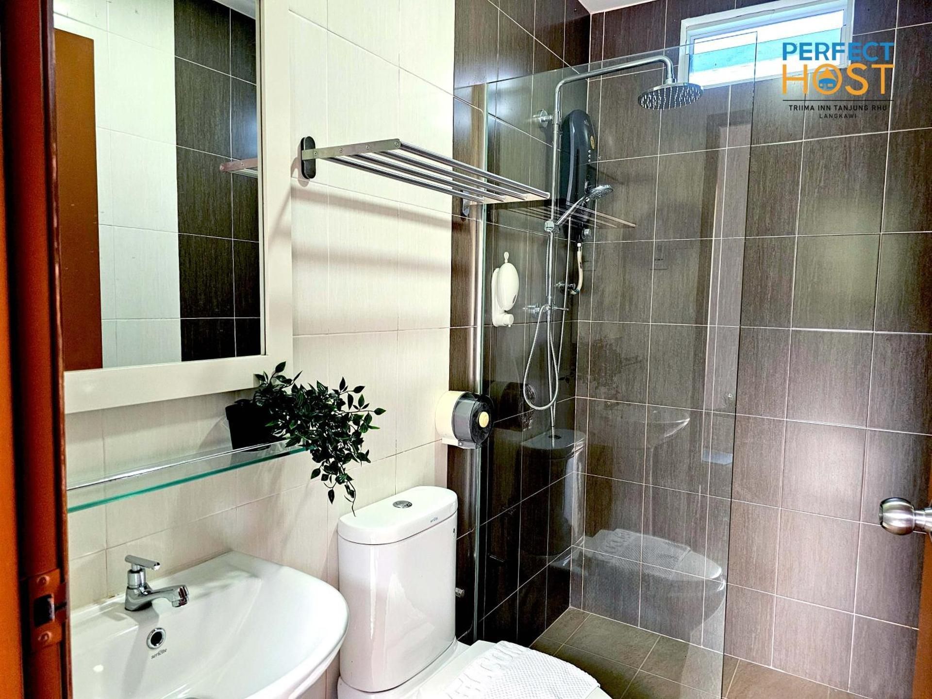 Triima Inn Tanjung Rhu by Perfect Host Triple Deluxe 2