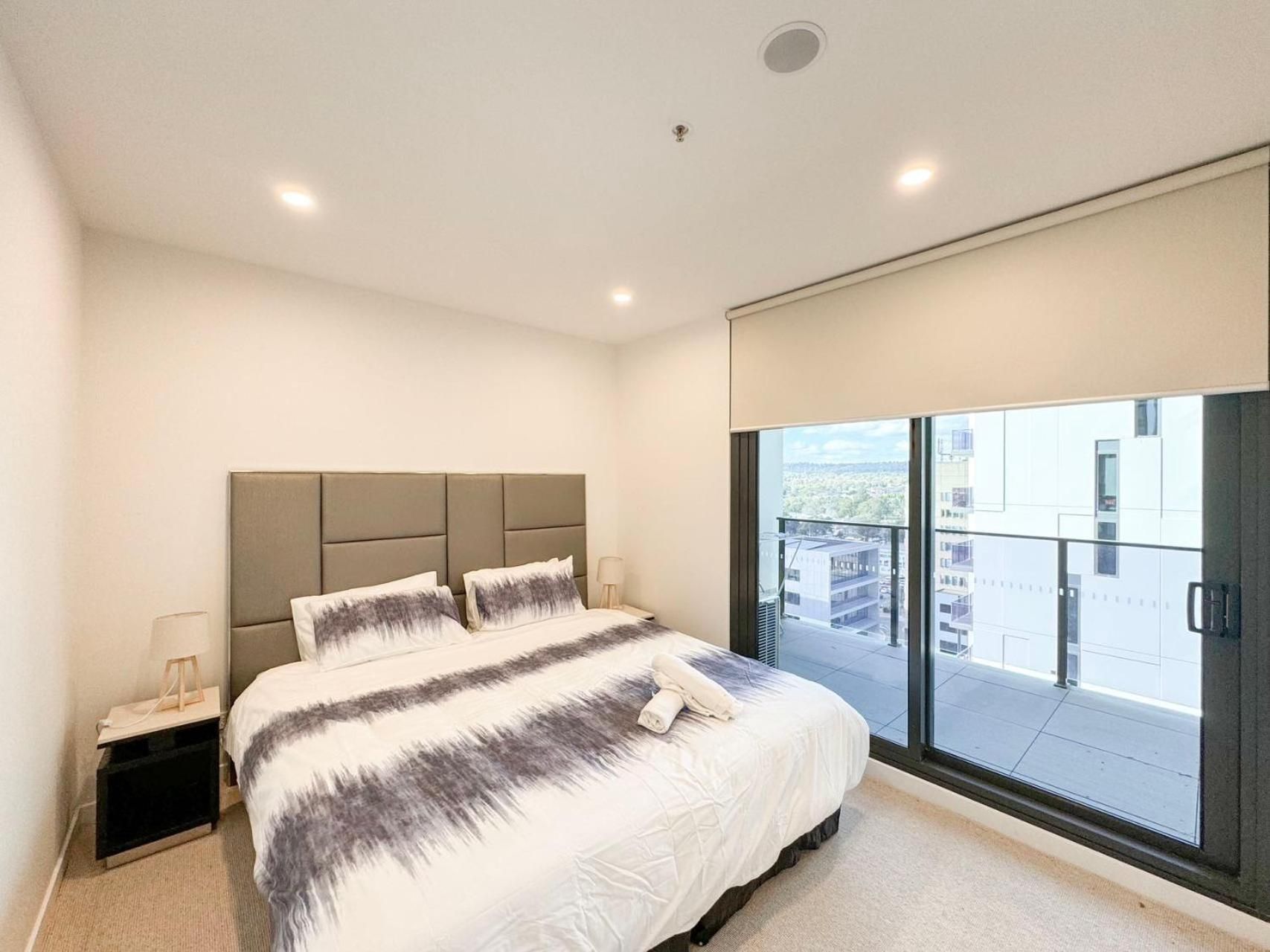 One-Bedroom Apartment with Balcony
