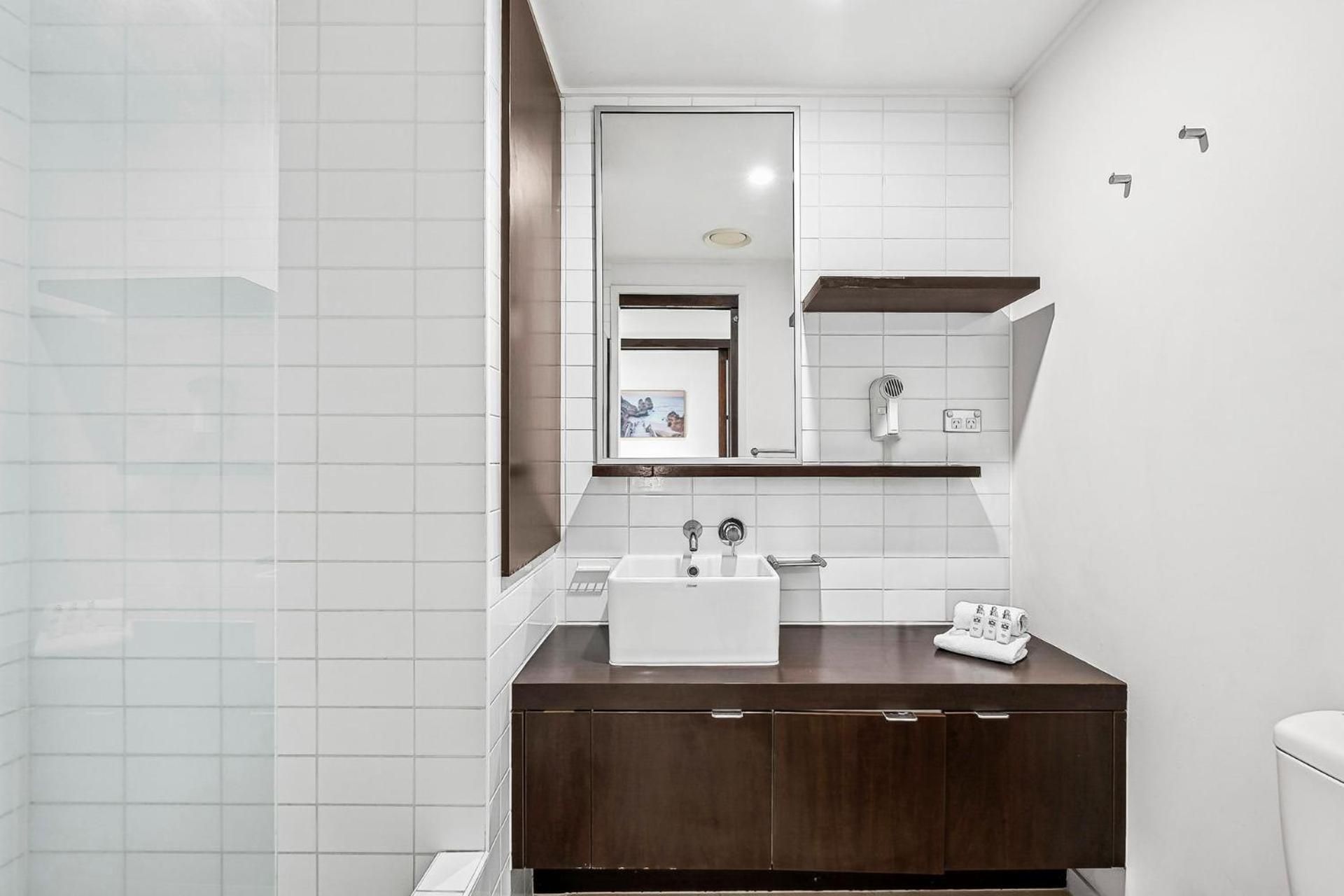 Family Two-Bedroom Apartment with Rooftop Deck (344)