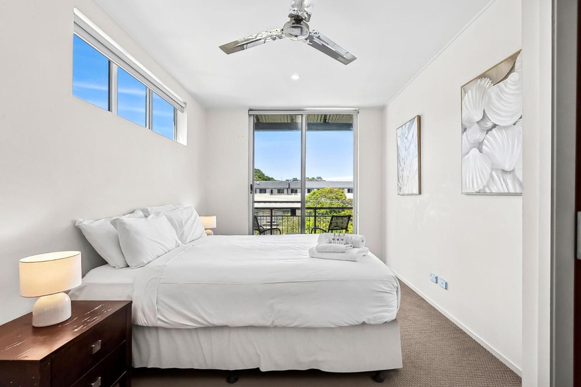 Family Two-Bedroom Apartment with Rooftop Deck (344)