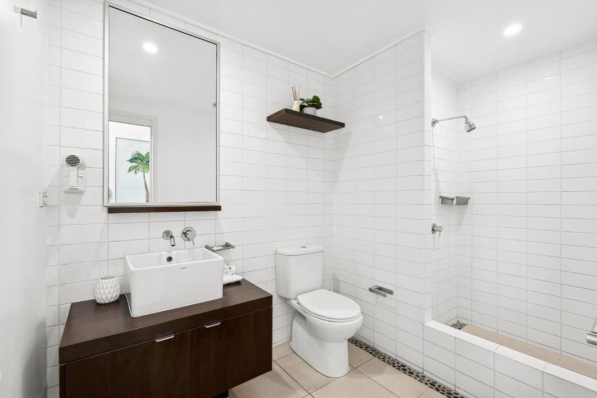 Three-Bedroom Boutique Ocean Front Apartment (219)