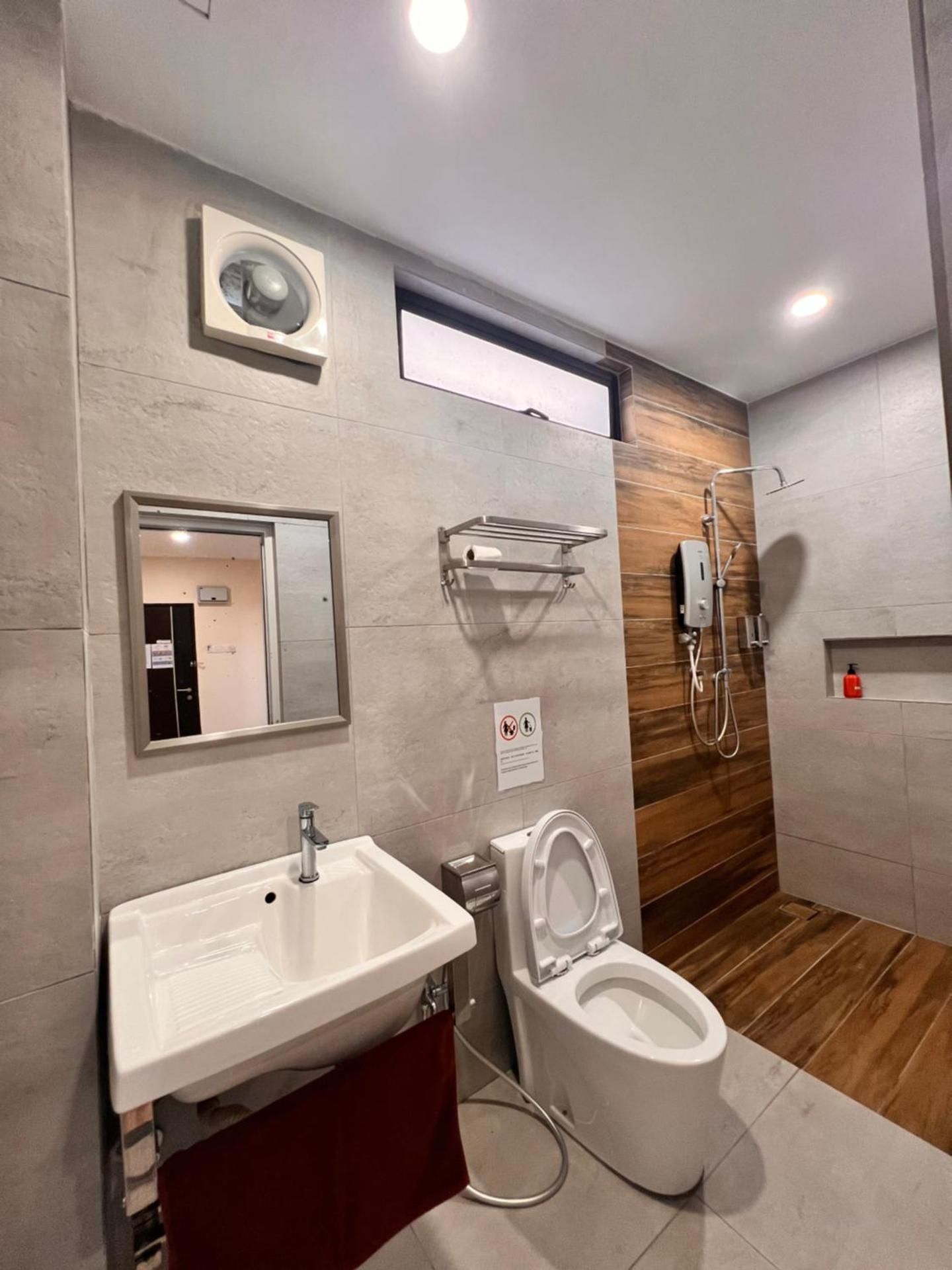 King Suite with Pool View