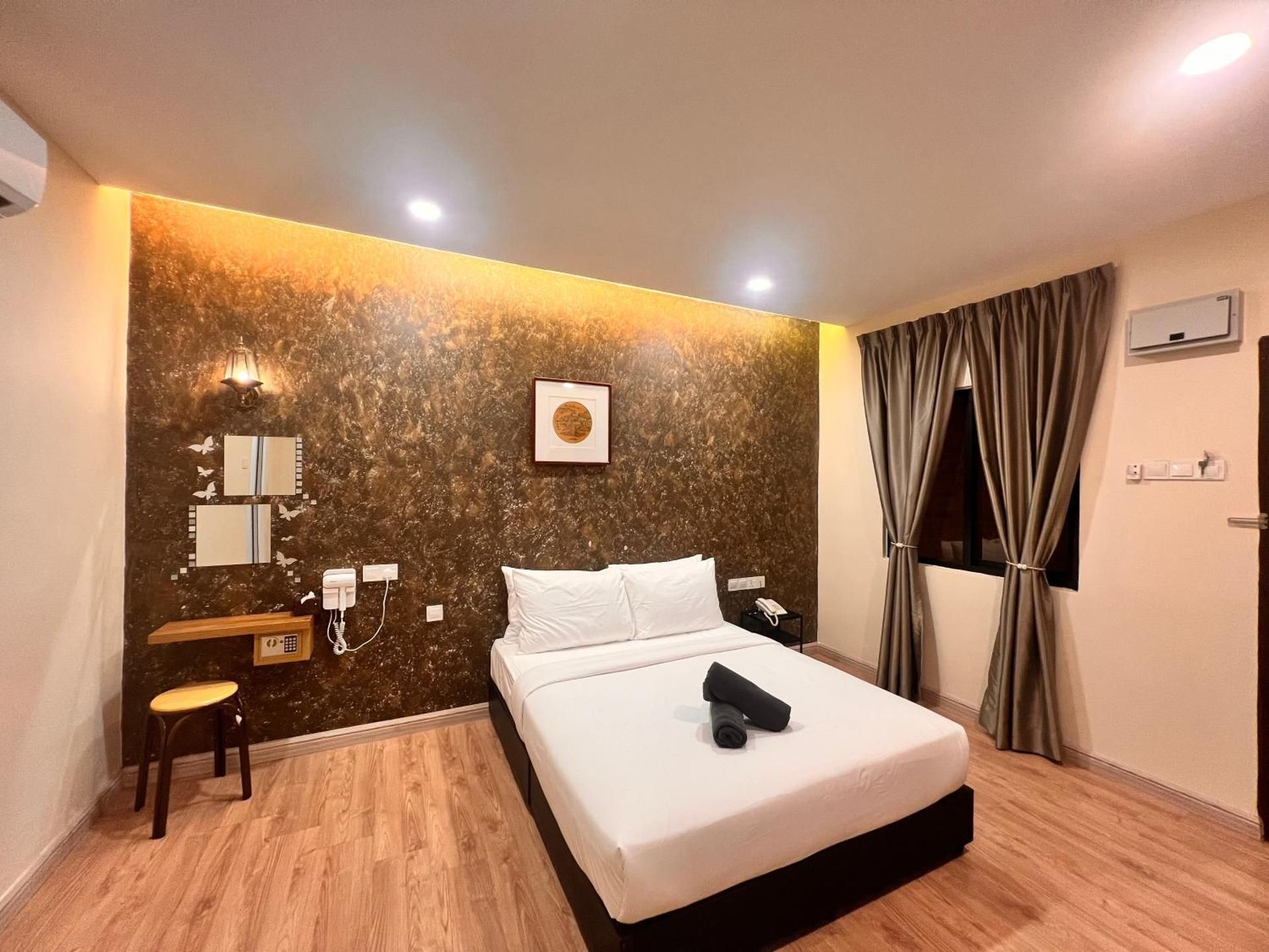 SIM VINTAGE VILLA LANGKAWI Queen Bed Room 2