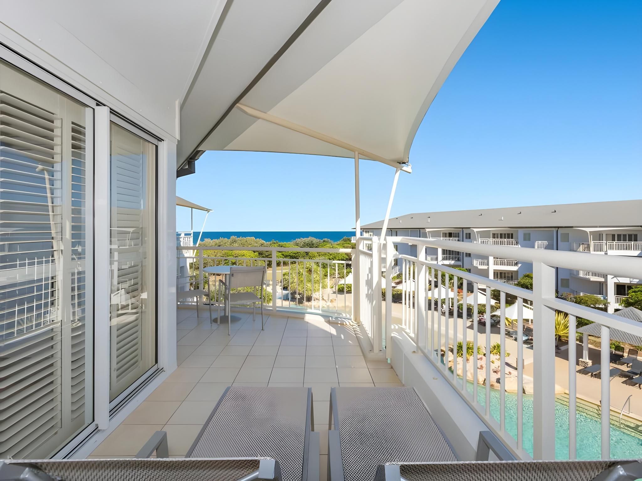 One Bedroom Spa Suite with Pool View - B