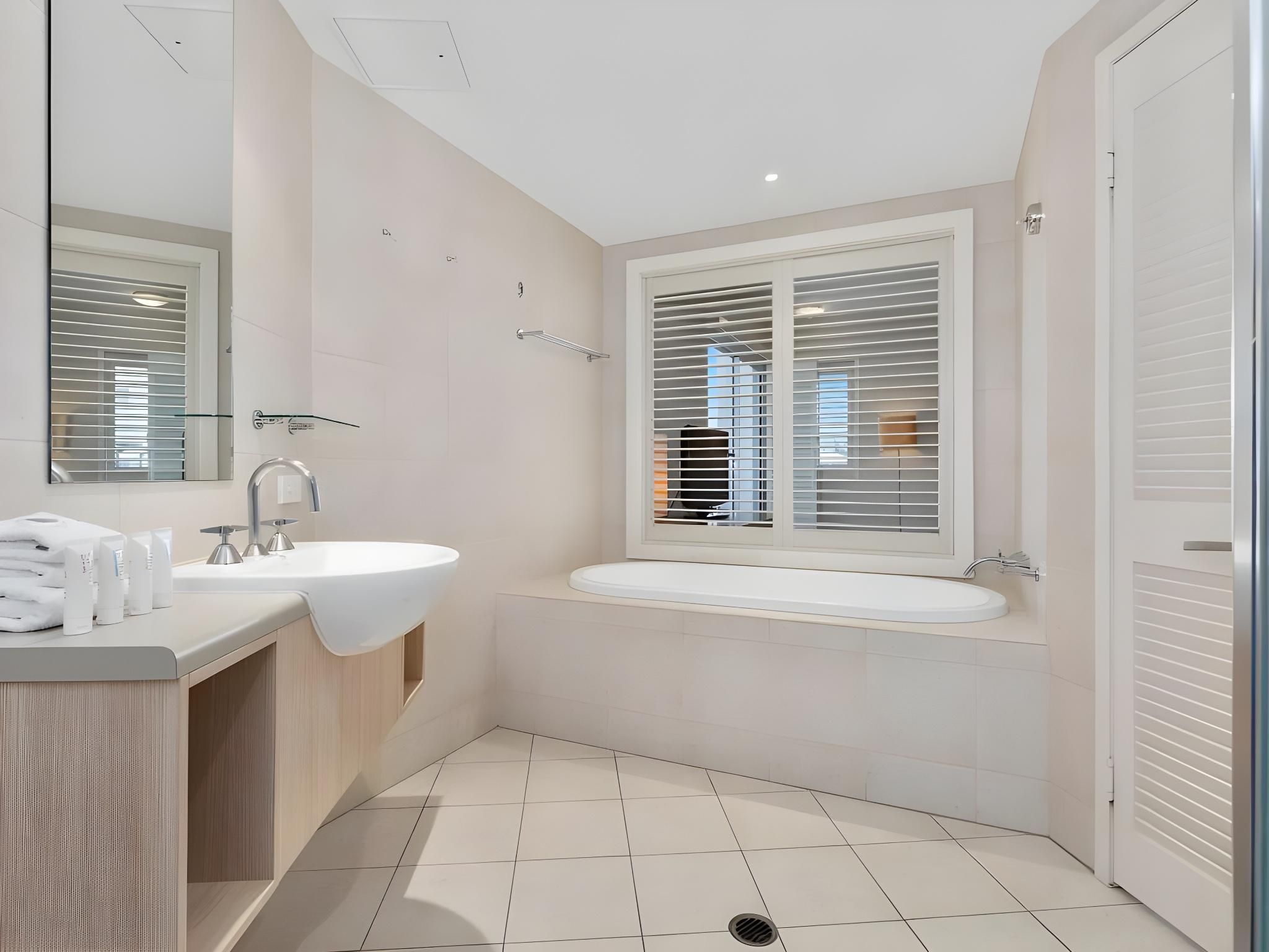One Bedroom Spa Suite with Pool View - B