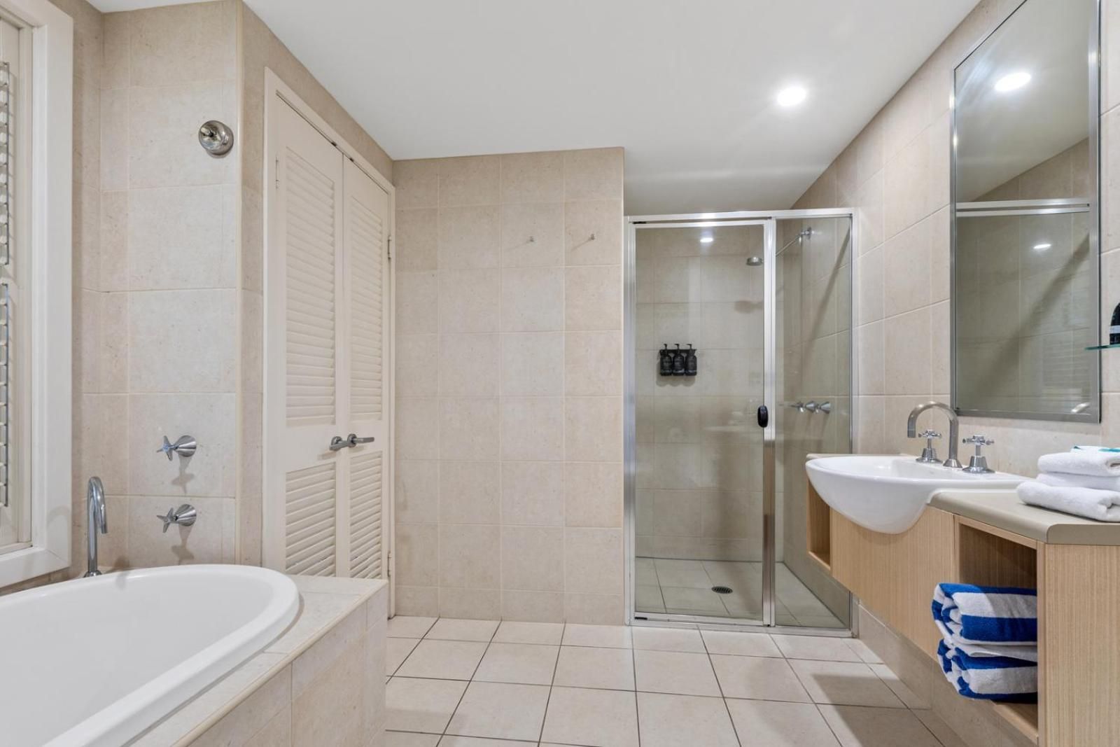 One Bedroom Spa Suite with Ocean View