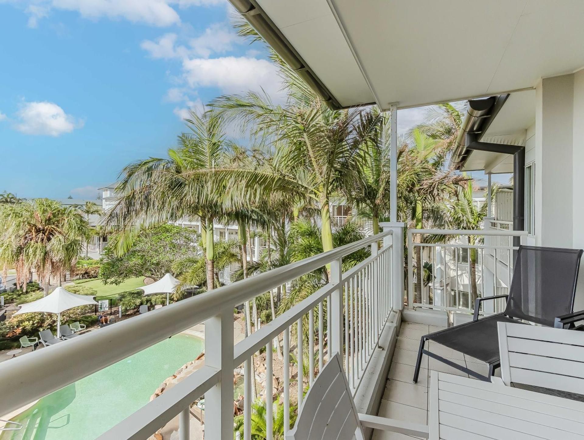 One Bedroom Spa Suite with Pool View