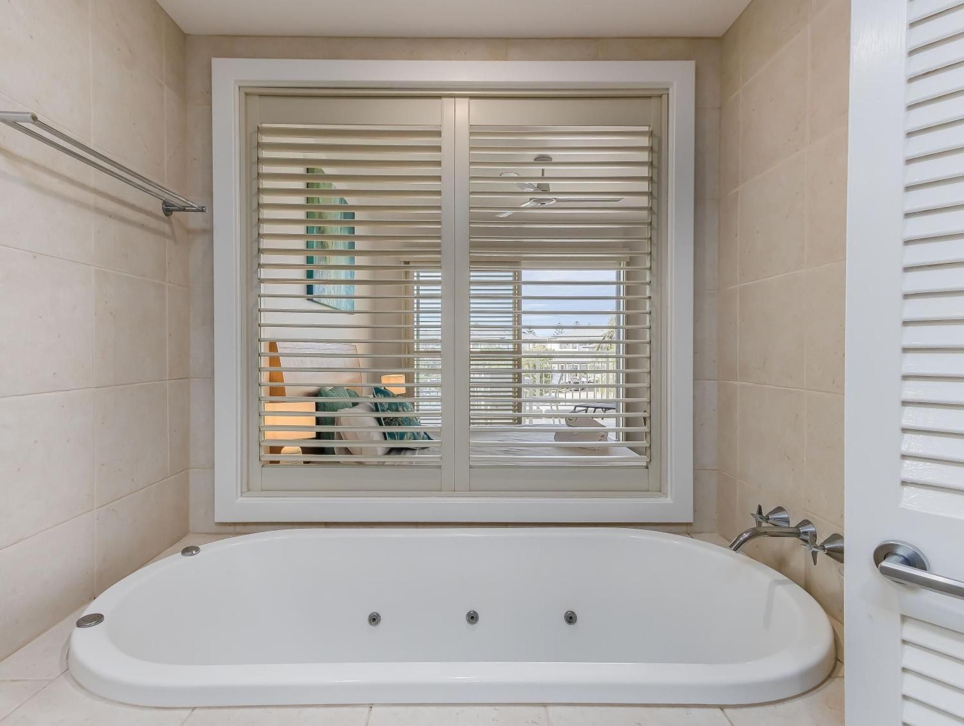 One Bedroom Spa Suite with Pool View