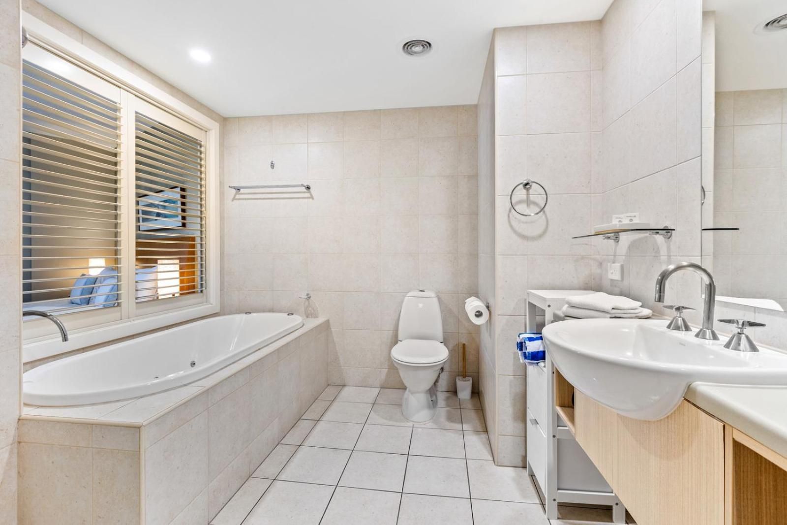  One Bedroom Spa Suite with Pool View