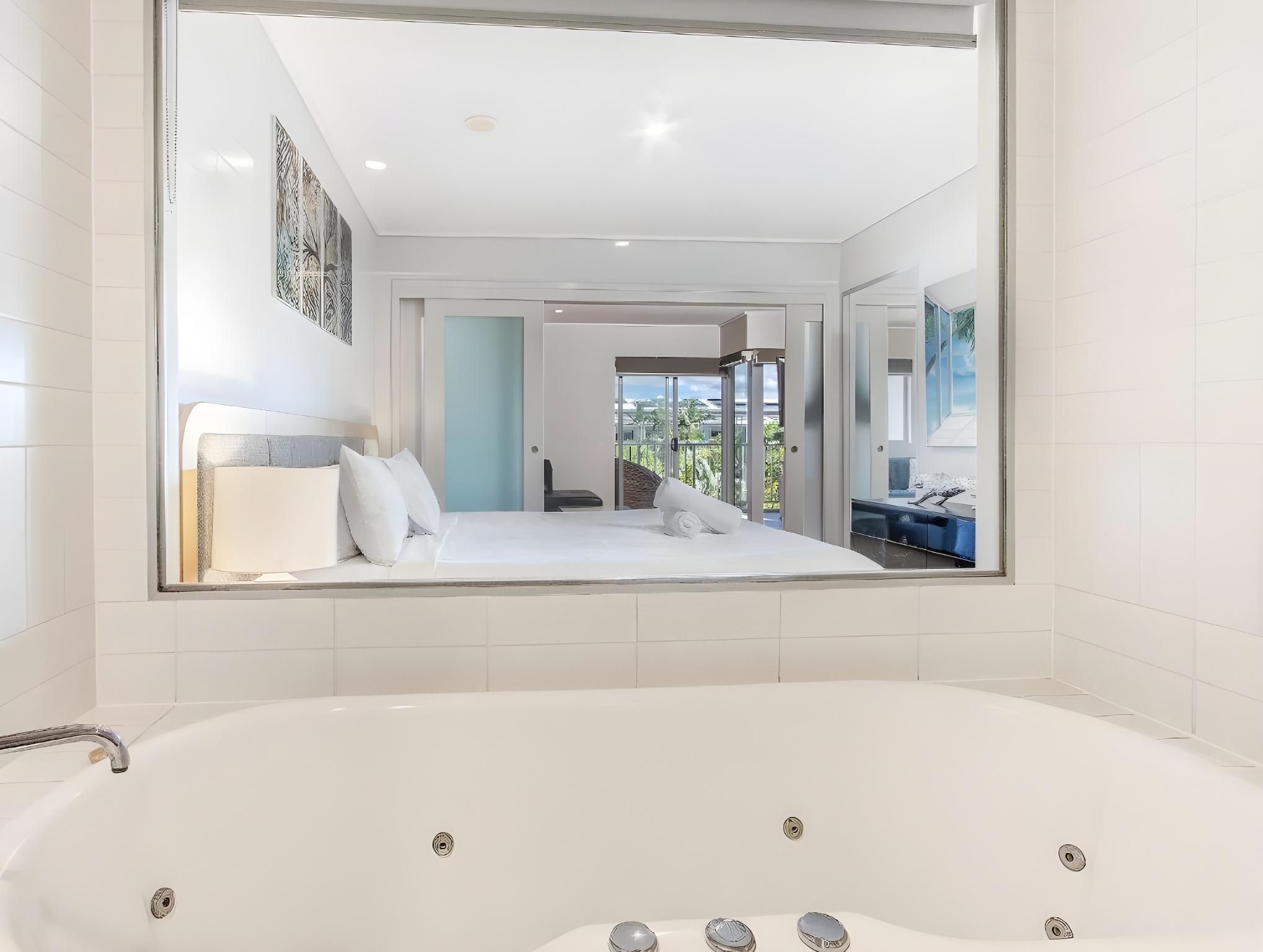 One Bedroom Spa Suite with Pool View - B