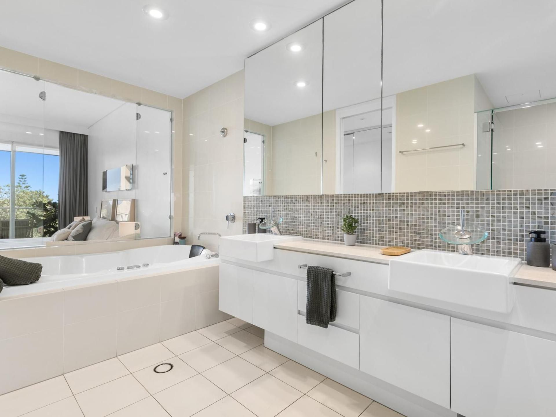 Two-bedroom Park View Apartment (1206)