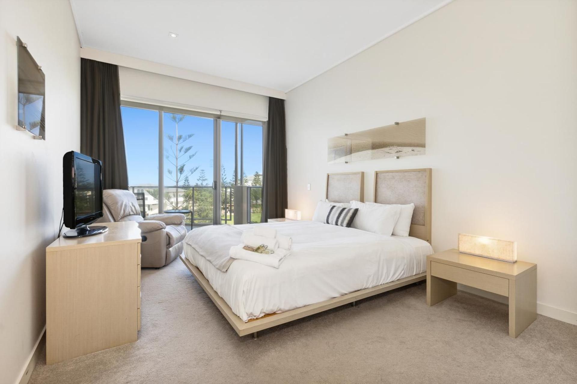 Three-Bedroom Apartment with Garden View (1310)