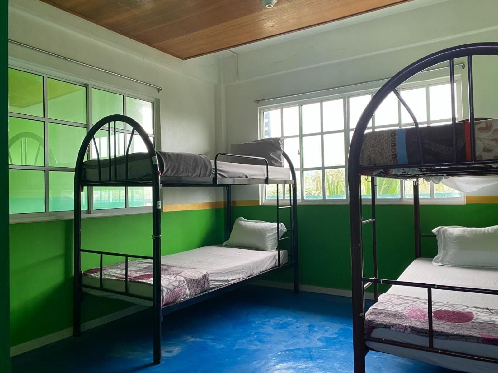 Single Bed in Mixed Dormitory Room