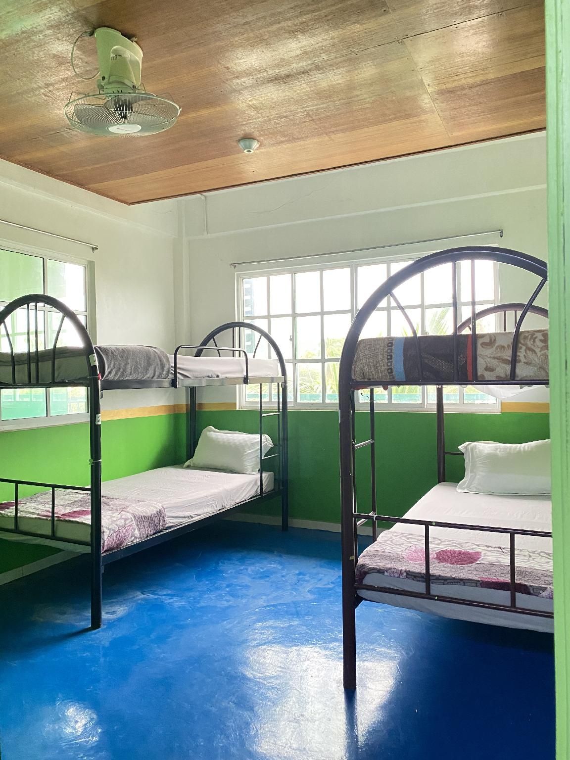 Single Bed in Dormitory with Shared Bathroom