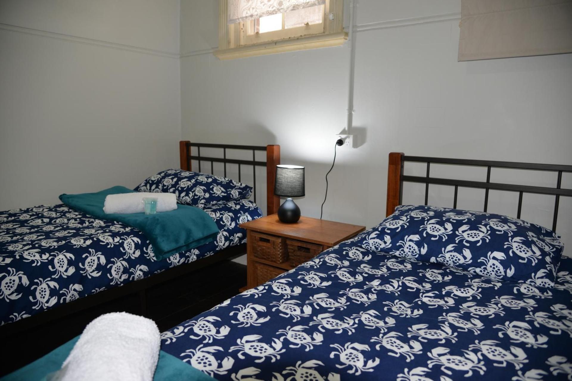 Geraldton Backpackers Single Room with Shared Bathroom 2