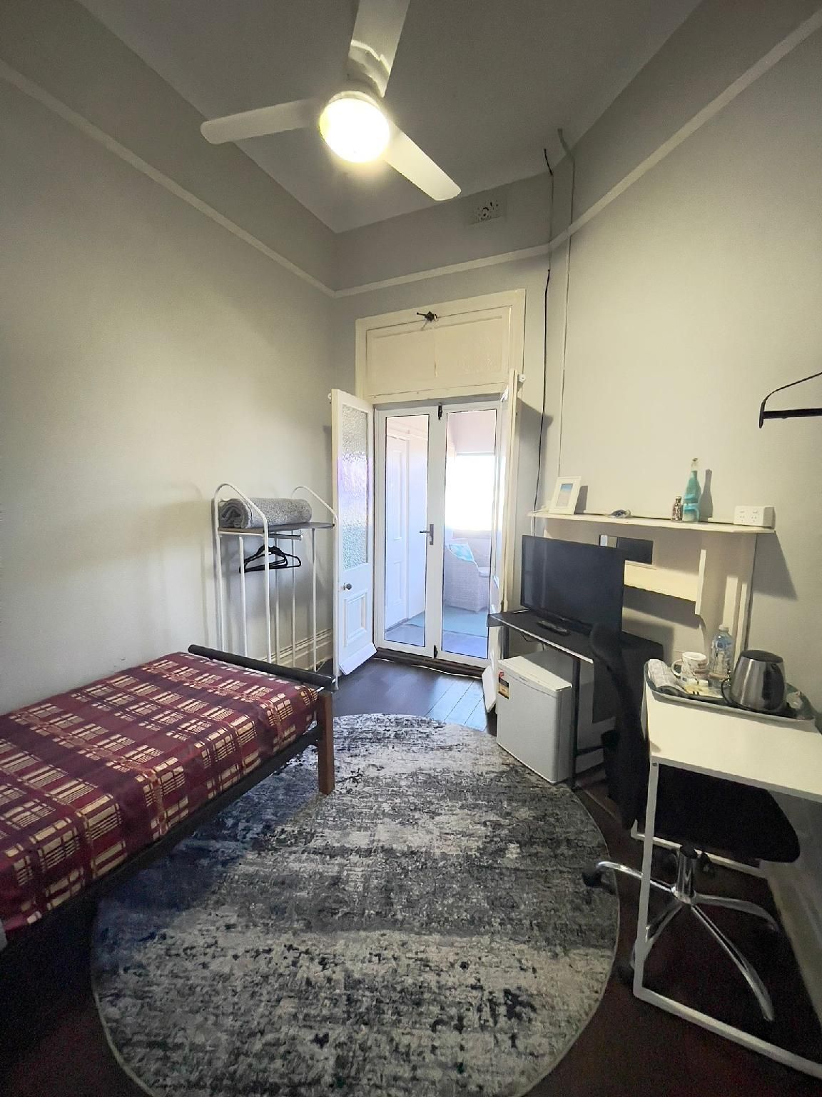 Geraldton Backpackers Single Room with Shared Bathroom 3