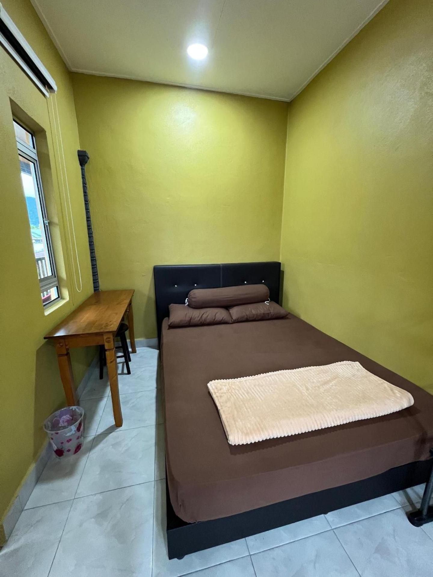 Basic Triple Room with Shared Bathroom