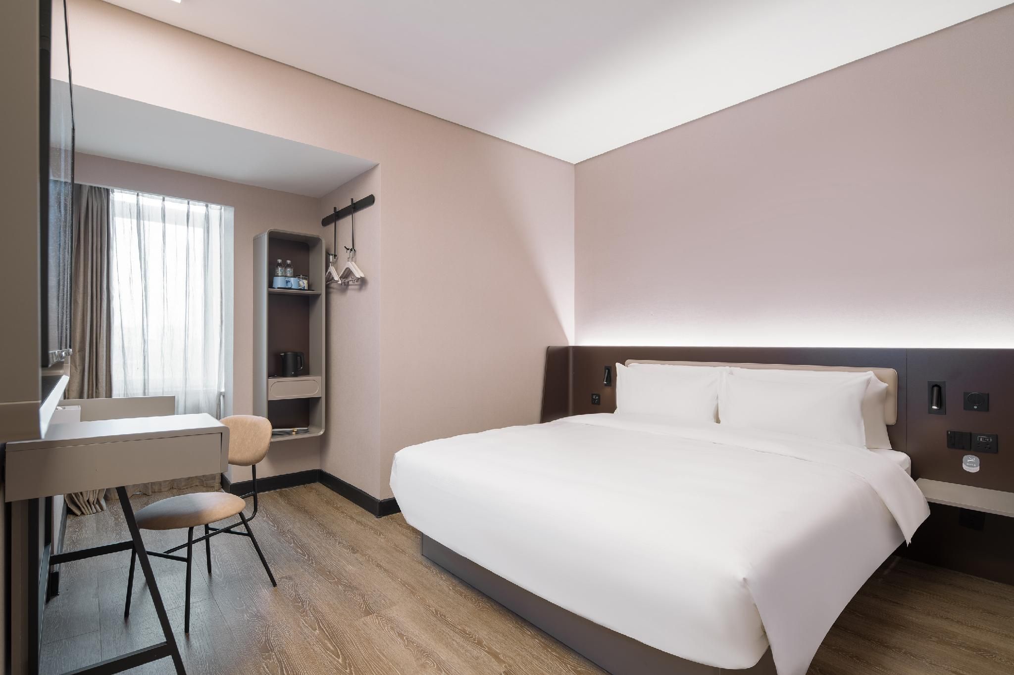 Huazhu - Room With Bed