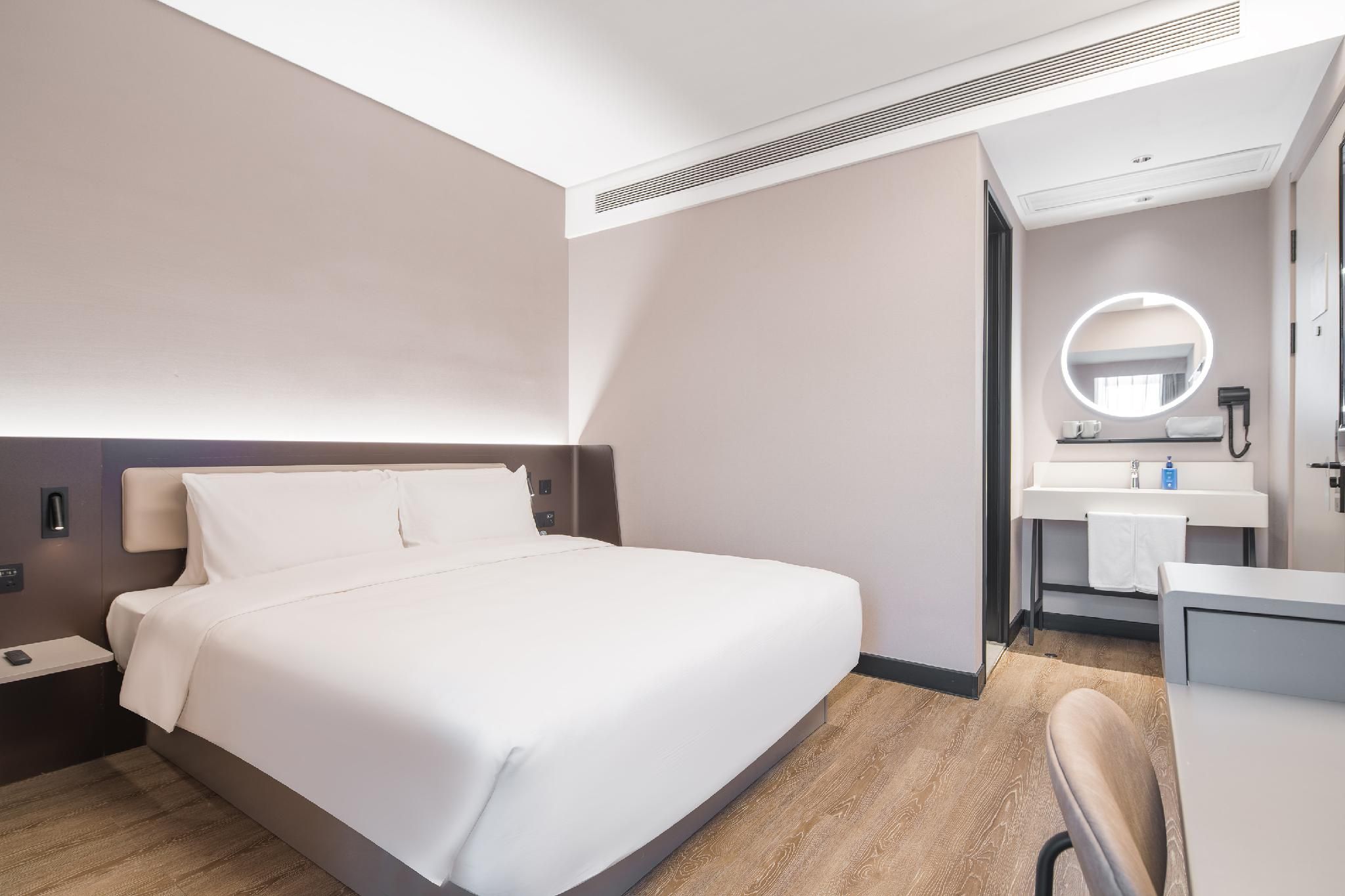 Huazhu - Room With Bed