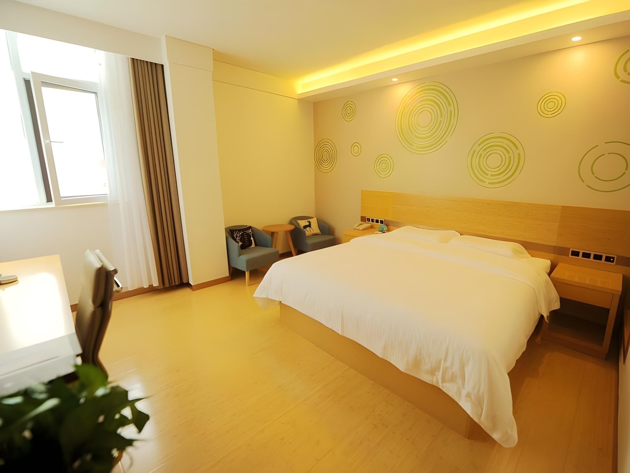 Business Queen Room