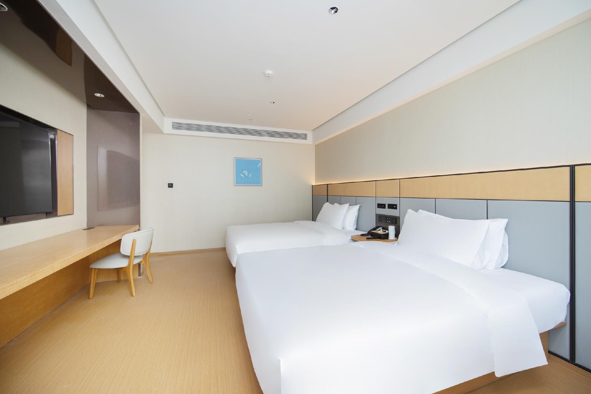 Huazhu - Suite With Twin Bed