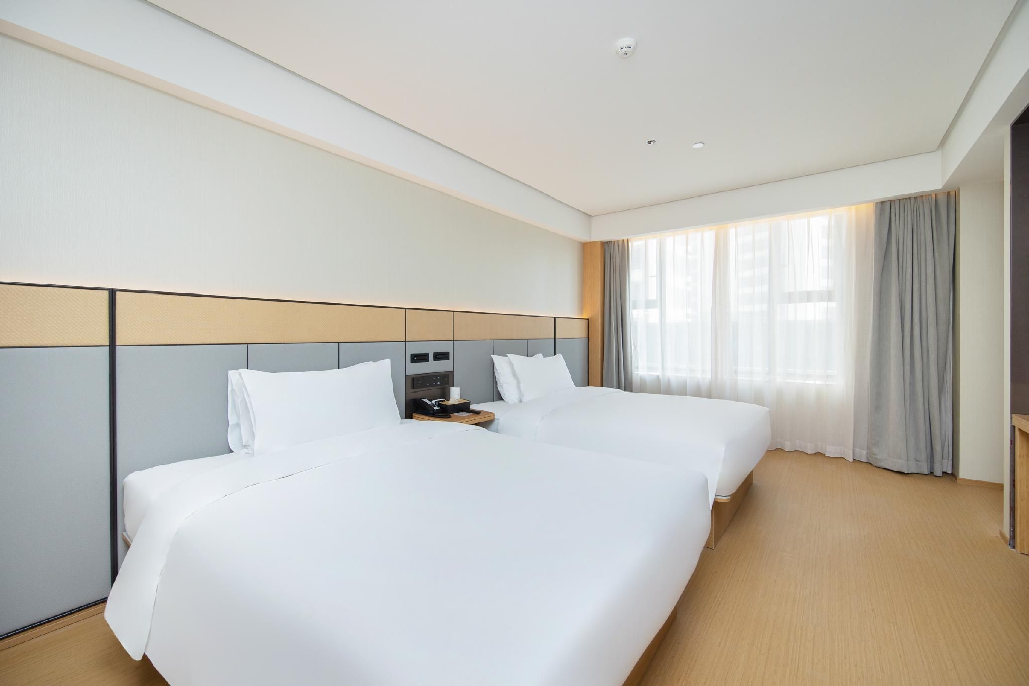 Huazhu - Suite With Twin Bed