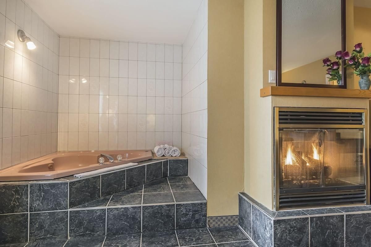 Honeymoon Suite